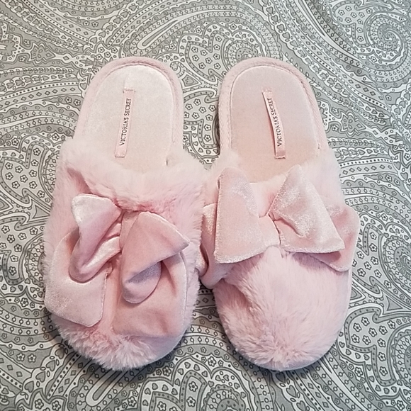 Victoria's Secret Shoes - Victoria's Secret Pink Fuzzy Slippers sz Small